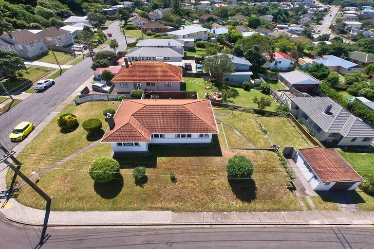 Photo of property in 20 Franklyn Road, Tawa, Wellington, 5028