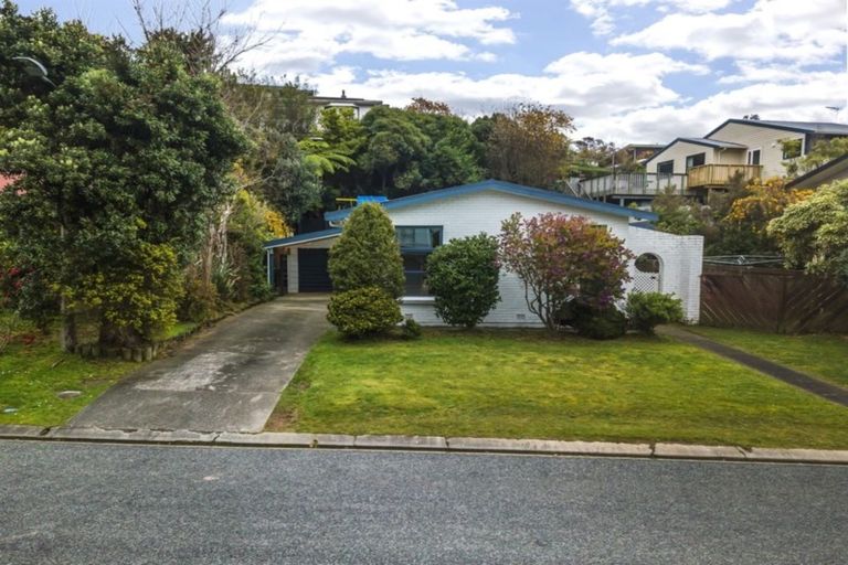 Photo of property in 4 Bowline Place, Whitby, Porirua, 5024