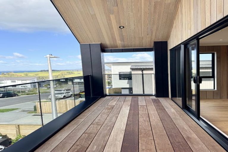 Photo of property in 49 Kumukumu Road, Long Bay, Auckland, 0630