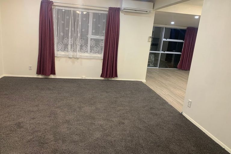 Photo of property in 1 Wakefield Terrace, Tawa, Wellington, 5028