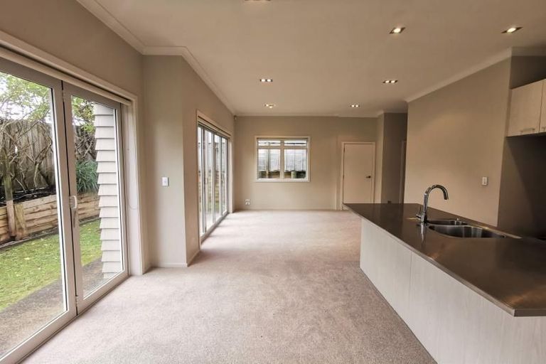 Photo of property in 2/78 Birkenhead Avenue, Birkenhead, Auckland, 0626