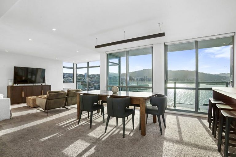 Photo of property in Dorchester Apartments, 144 Oriental Parade, Oriental Bay, Wellington, 6011
