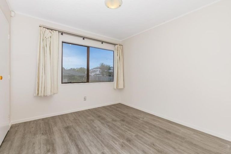 Photo of property in 24 Miriam Corban Heights, Henderson, Auckland, 0612