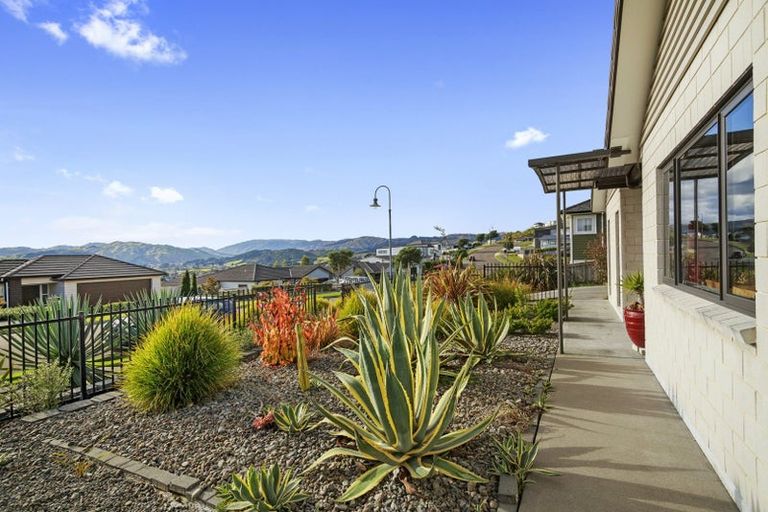 Photo of property in 13 Madeira Close, Whitby, Porirua, 5024