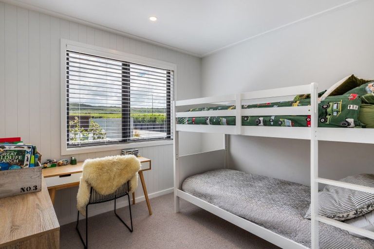 Photo of property in 16 Durmast Place, Kinloch, Taupo, 3377