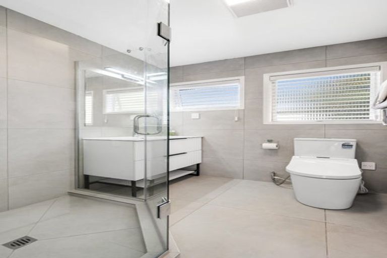 Photo of property in 12 Davita Place, Farm Cove, Auckland, 2012