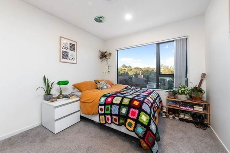 Photo of property in 2b Kororo Street, Northcote, Auckland, 0627