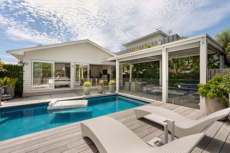 Photo of property in 22 Oceanview Road, Mount Maunganui, 3116