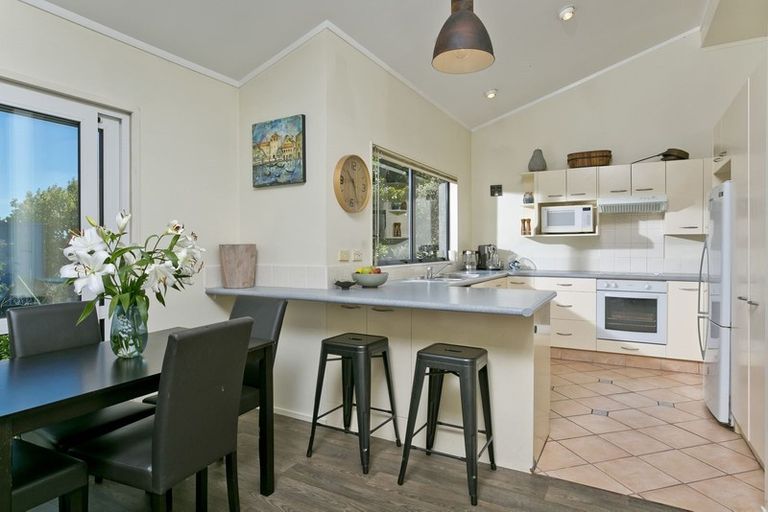 Photo of property in 101a Carlisle Road, Torbay, Auckland, 0632