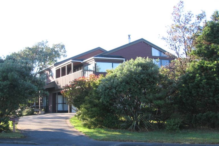 Photo of property in 6 Frimley Terrace, Waikanae Beach, Waikanae, 5036