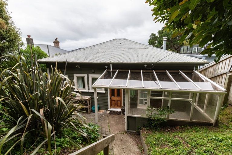 Photo of property in 29 Mortimer Terrace, Aro Valley, Wellington, 6021