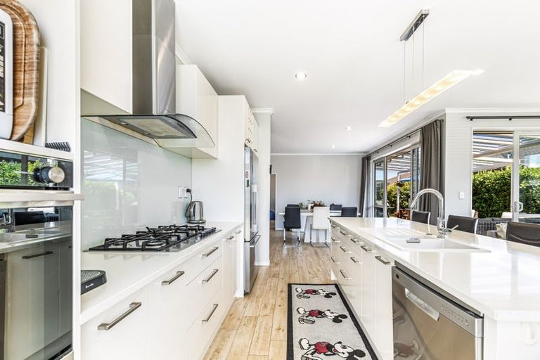 Photo of property in 17 Larmer Drive, Kumeu, 0810