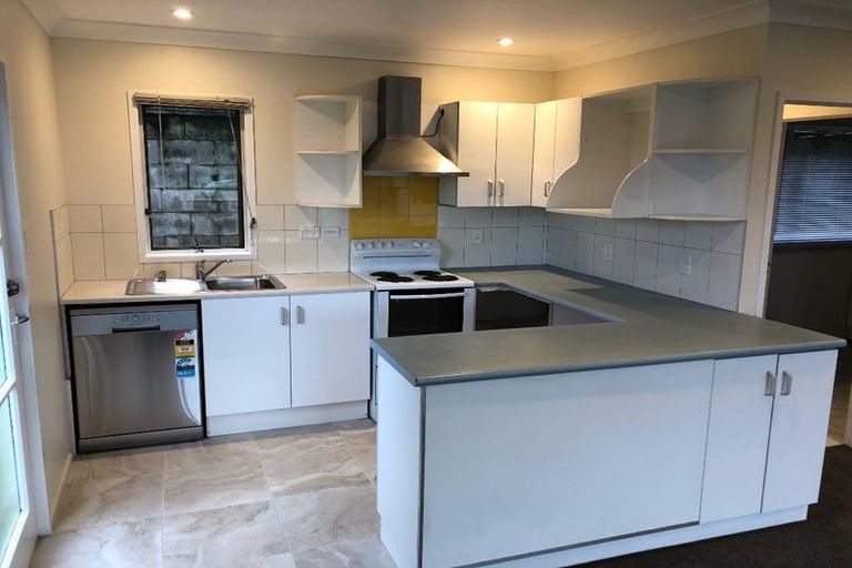 Photo of property in 33 Noeleen Street, Glenfield, Auckland, 0629