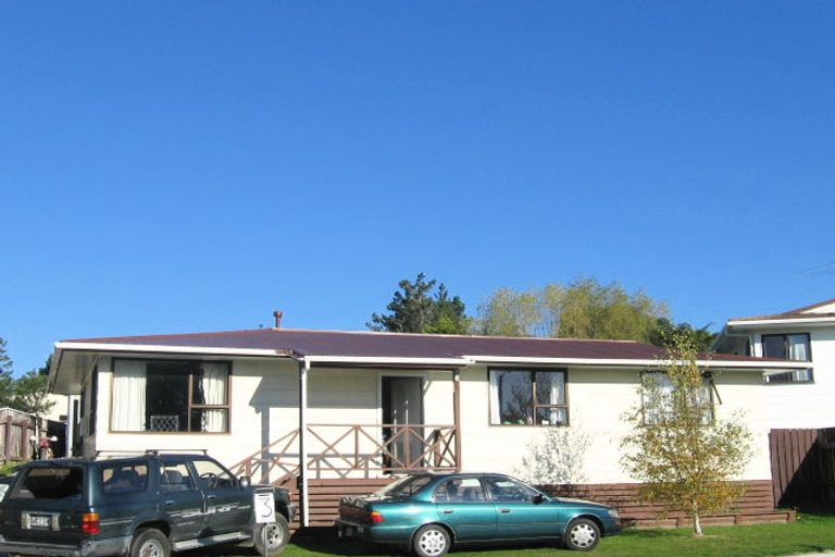 Photo of property in 3 Whitechapel Grove, Stokes Valley, Lower Hutt, 5019