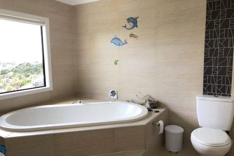 Photo of property in 947 East Coast Road, Torbay, Auckland, 0630