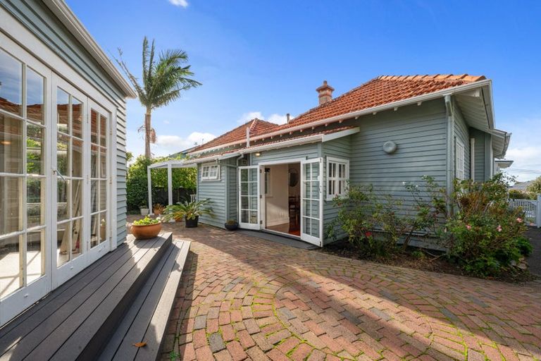Photo of property in 58 Hinemoa Street, Birkenhead, Auckland, 0626