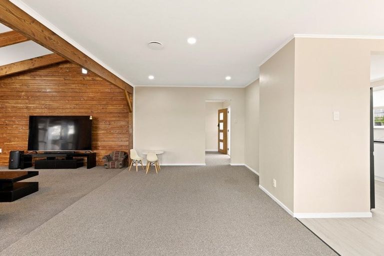 Photo of property in 11 Western View Court, Sunnyvale, Auckland, 0612