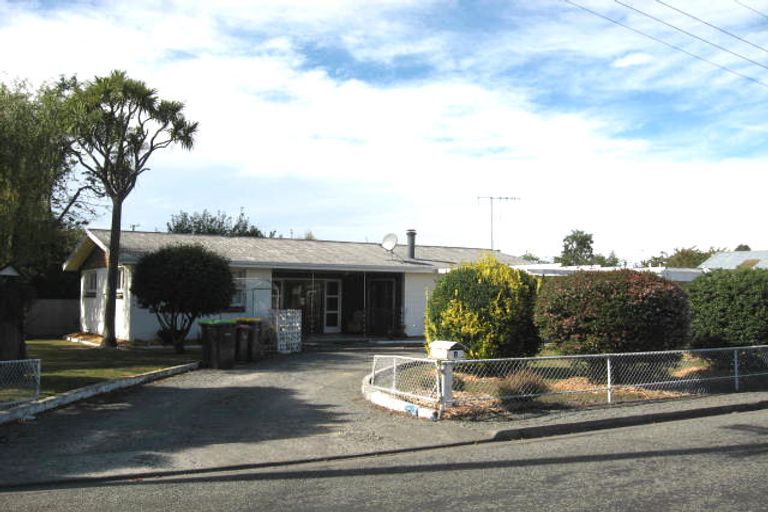 Photo of property in 1 Cross Street, Geraldine, 7930