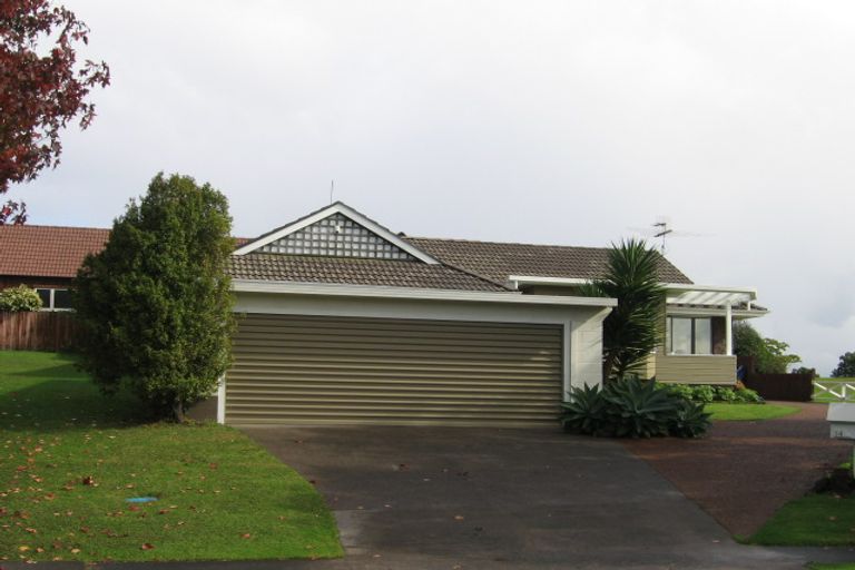 Photo of property in 14 Cyclades Place, Shelly Park, Auckland, 2014