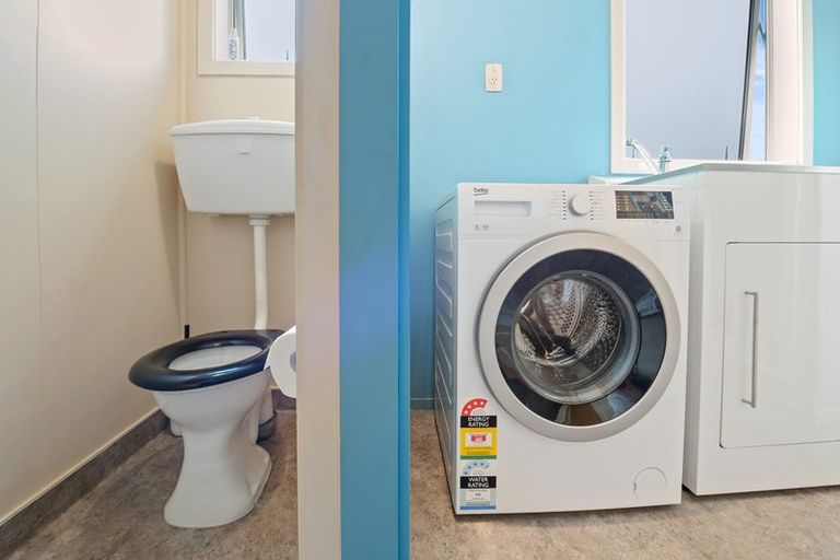 Photo of property in 511 Waikawa-curio Bay Road, Curio Bay, Tokanui, 9884