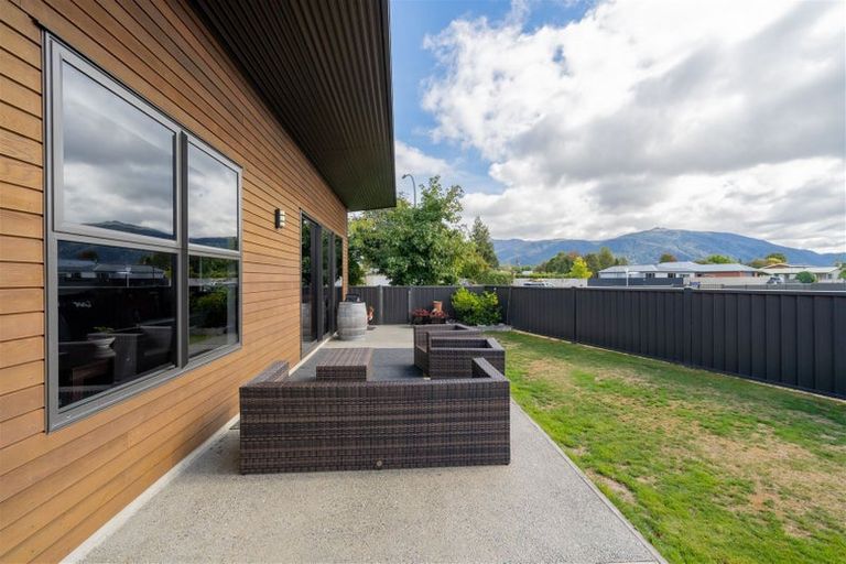 Photo of property in 21 Pop Andrew Drive, Te Anau, 9600