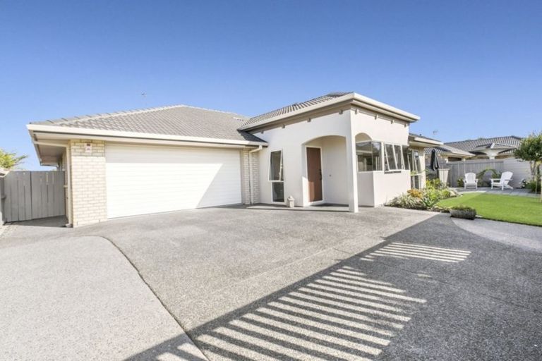 Photo of property in 12 Araroa Place, Papamoa Beach, Papamoa, 3118