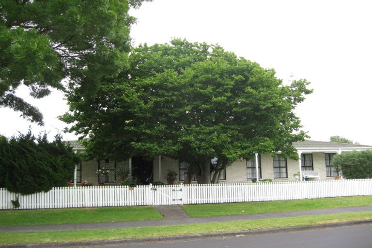 Photo of property in 80 Walter Strevens Drive, Conifer Grove, Takanini, 2112