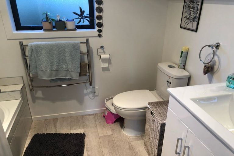 Photo of property in 40 Trinidad Road, Sunnynook, Auckland, 0620