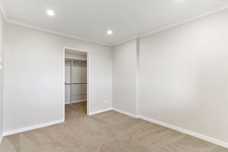 Photo of property in 11a Kirikiri Drive, Papakura, 2110