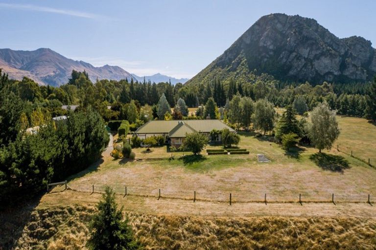 Photo of property in 11 Riverbank Road, Wanaka, 9382