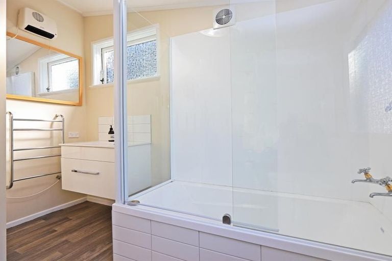 Photo of property in 10 Coote Road, Bluff Hill, Napier, 4110