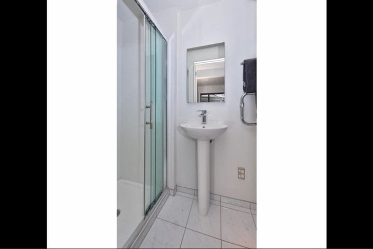 Photo of property in 21 Orinda Close, Botany Downs, Auckland, 2010