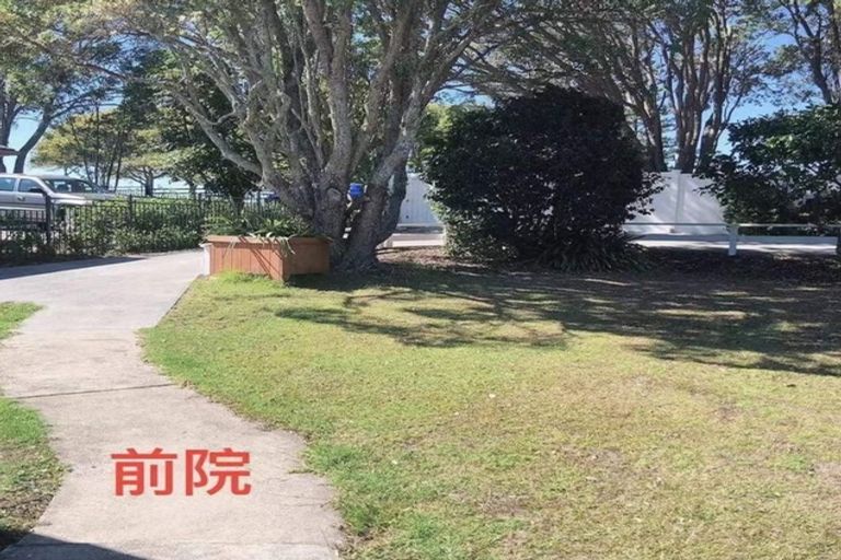 Photo of property in 2 Mellons Bay Road, Howick, Auckland, 2014