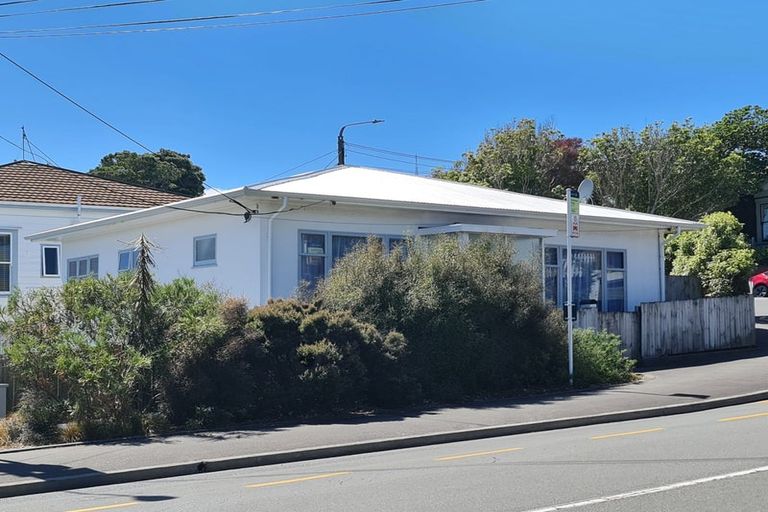 Photo of property in 87 Northland Road, Northland, Wellington, 6012