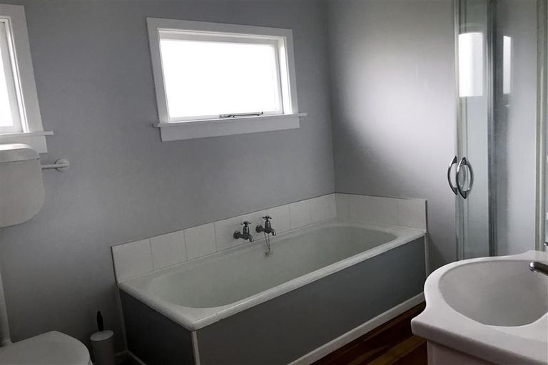 Photo of property in 13d York Crescent, Westown, New Plymouth, 4310