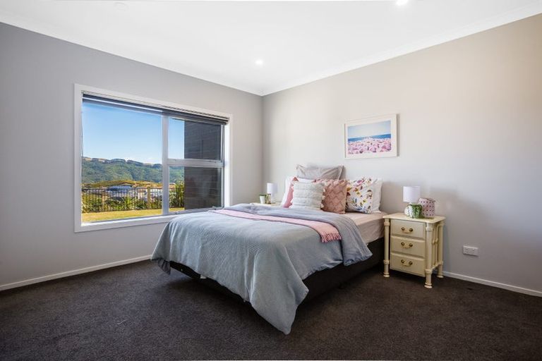 Photo of property in 21 Rotorua Grove, Aotea, Porirua, 5024