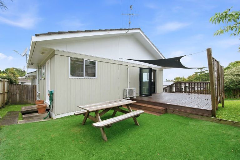 Photo of property in 2/17 Kemp Road, Massey, Auckland, 0614