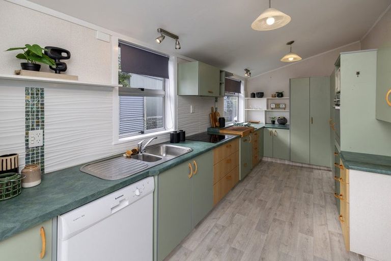 Photo of property in 13 The Crescent, Raumati South, Paraparaumu, 5032