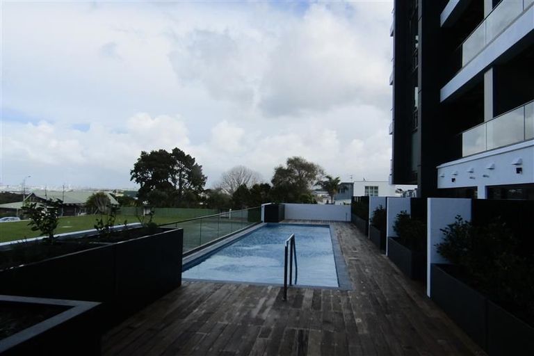 Photo of property in Frank Sargeson Apts, 406/74 Anzac Street, Takapuna, Auckland, 0622