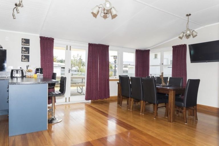 Photo of property in 9 Seddon Street, Dannevirke, 4930