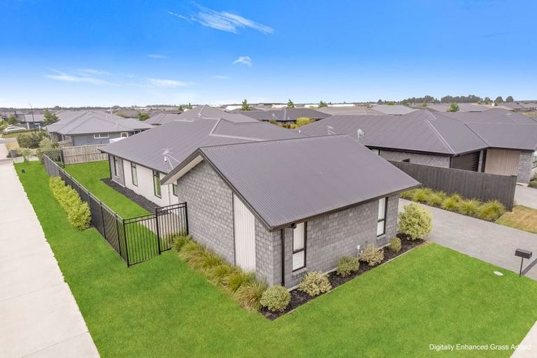 Photo of property in 160 Faringdon Boulevard, Rolleston, 7615