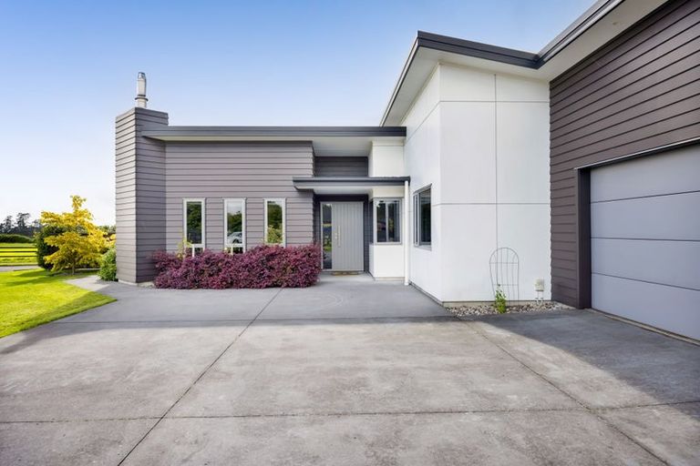 Photo of property in 7 Mercade Close, Stratford, 4332