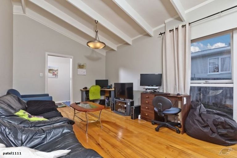 Photo of property in 74 Eskdale Road, Birkdale, Auckland, 0626