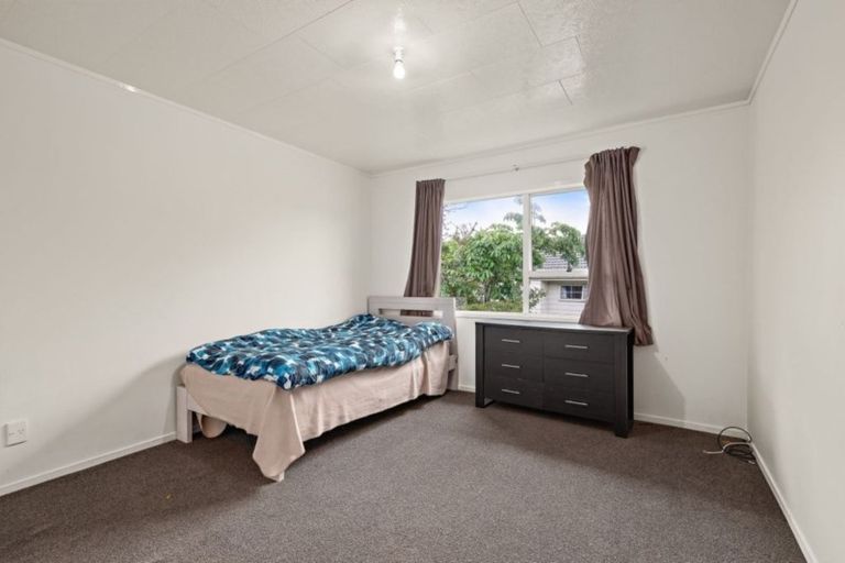 Photo of property in 7 Landsdale Place, Massey, Auckland, 0614