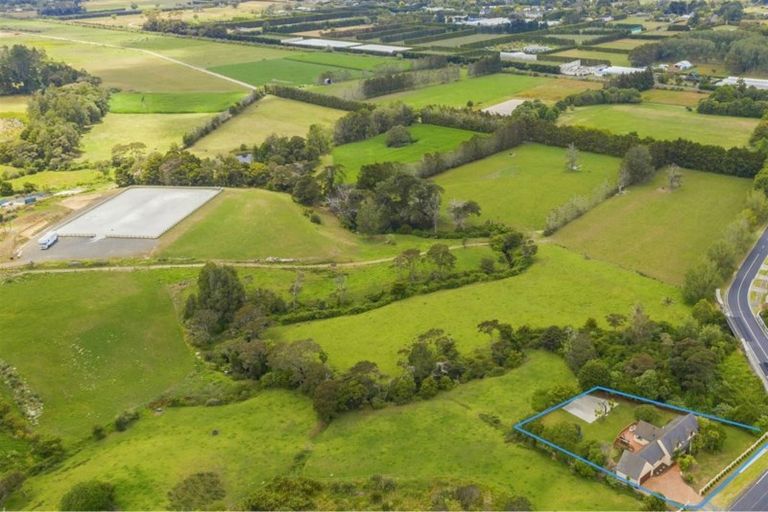 Photo of property in 411 Waitakere Road, Taupaki, Henderson, 0782