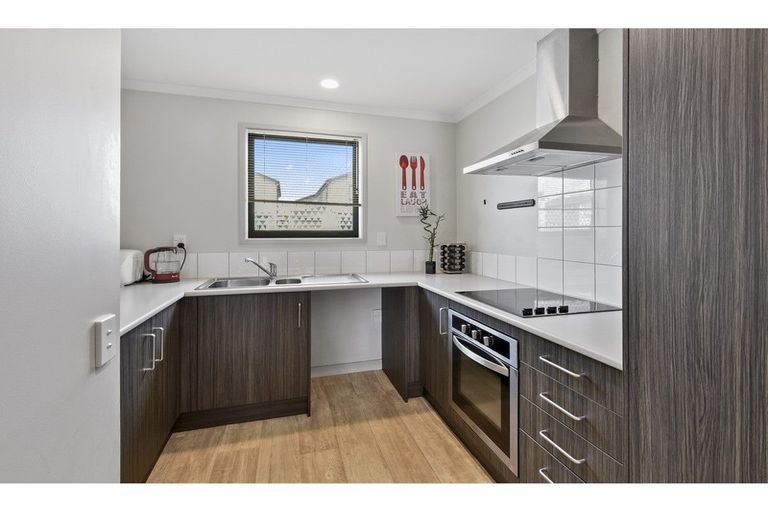 Photo of property in 12 Kuparu Street, Weymouth, Auckland, 2103