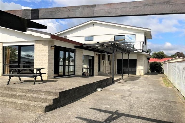 Photo of property in 1 Rimu Street, Levin, 5510