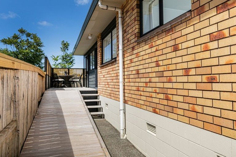 Photo of property in 2/150 Arran Road, Browns Bay, Auckland, 0630