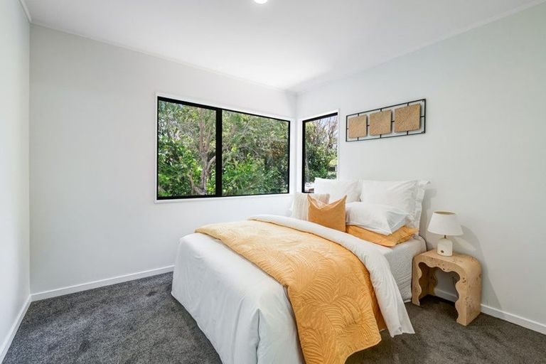 Photo of property in 2/20 Bronzewing Terrace, Unsworth Heights, Auckland, 0632