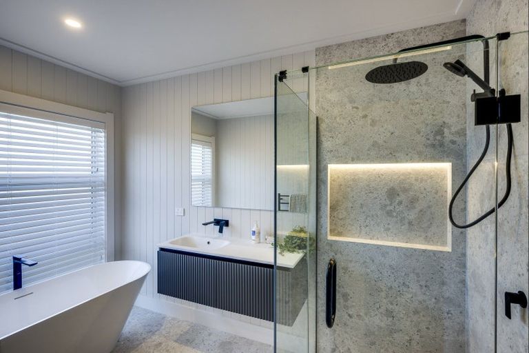 Photo of property in 71 Oak Road, Poraiti, Napier, 4112